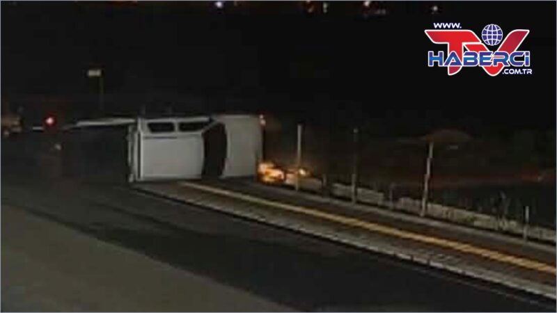 Otomobille çarpışan kamyonet yan yattı: 2 yaralı