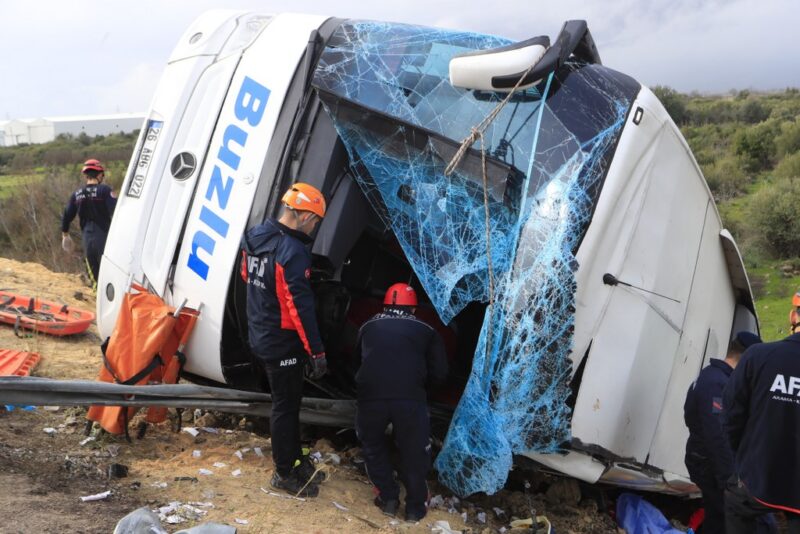 Özgür Özel’den Antalya’daki otobüs kazasına ilişkin paylaşım