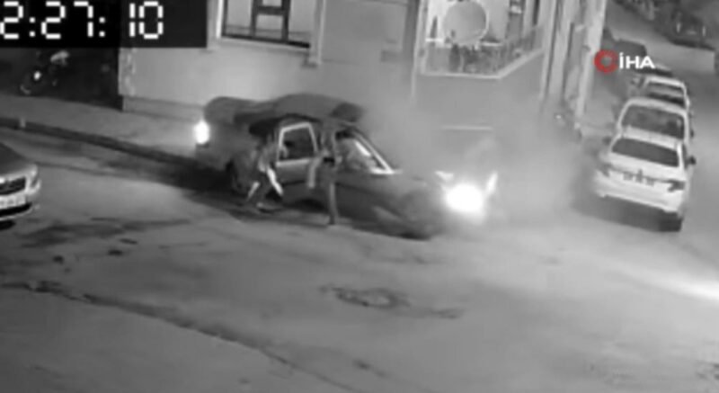 Ehliyetsiz sürücü park halindeki araca böyle çarptı