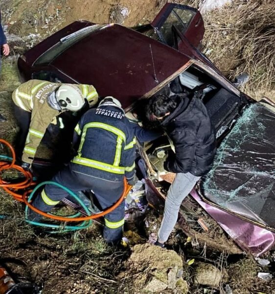 Otomobil şarampole devrildi: 4 yaralı