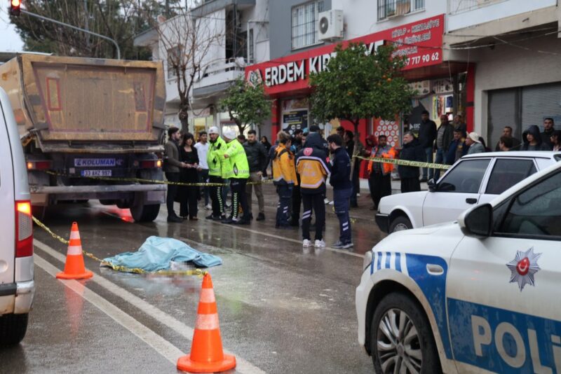 Kamyonun çarptığı yaşlı adam hayatını kaybetti