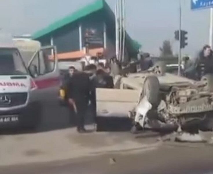 İki otomobil çarpıştı: 5 yaralı