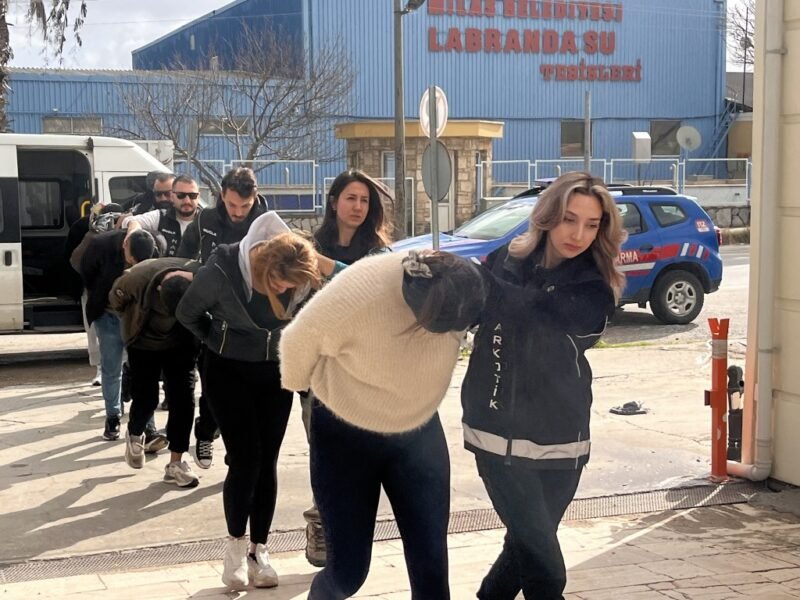 Milas’ta uyuşturucu operasyonunda yakalanan 5 zanlı tutuklandı