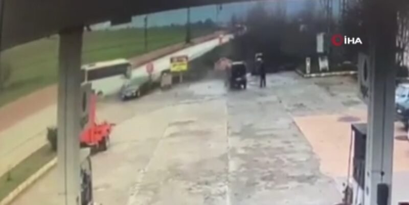 Öğrenci servisinin devrilme anı kamerada