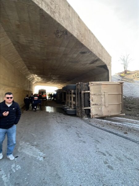 Çankırı’da devrilen tırdaki 4 kişi yaralandı