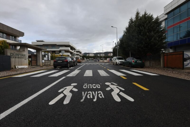 Menteşe’de Kolejler Bölgesi’nde yol yapım çalışmalarını tamamladı